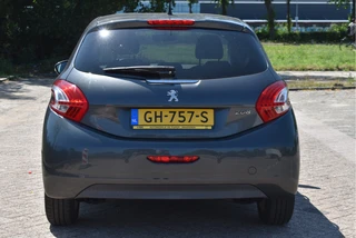Peugeot 208 1.2 PureTech Style  | NL-Auto | Navi | Cruise Control | Airco | Bluetooth | Park.sensoren | LM-Velgen | NAP / 7