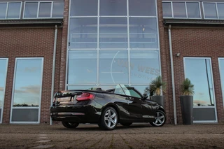 BMW 2-serie Cabrio 220i Sport | Origineel NL | Cruise control | Stoelverwarming | Xenon | Sportstoelen | HiFi audio | Navigatie Professional | Sportstuur | Chrome Line | Keyless entry / 6