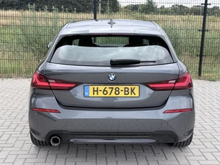 BMW 1-serie 118i Executive Edition | Carplay | PDC | Navi | Sportstuur / 10