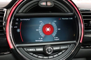 MINI Clubman Cooper S Chili Serious Business Automaat / Navigatiesysteem Professional / Panoramadak / Trekhaak / Leder / 19 Inch / Driving Assistant / Lichtpakket / Achteruitrijcamera / Climate Control / Harman Kardon / Stoelverwarming / 41