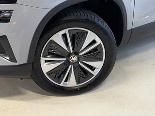Škoda Karoq 1.5 TSI ACT Business Edition Plus Panoramadak | Camera | Adaptive cruise | Stoelverwarming | Full LED | NL auto | Dealer onderhouden / 44