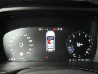 Volvo XC40 1.5 T3 Momentum Business | Zwart dak | Navigatie | Adaptieve Cruise control | Camera | Elektrische achterklep | Elektrisch verstelbare stoelen met geheugen / 18