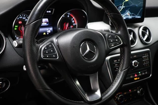 Mercedes-Benz GLA-klasse 180 Ambition | URBAN PACK | PANORAMADAK | STOELVERWARMING | TREKHAAK | 18" / 30