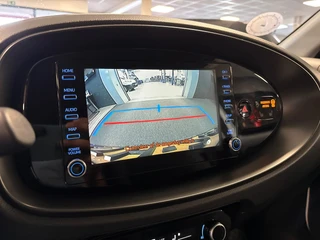Toyota Aygo X 1.0 VVT-i MT Play /clima/stoelverw / camera/cruisec /pdc/apple/boeken / 21