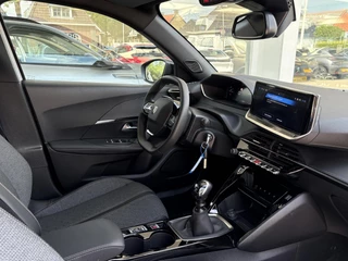 Peugeot 2008 1.2T 100pk Allure | DEMO | Facelift model | Parkeersensoren voor + achter | Apple Carplay/Android Auto | Climate Control | Lichtmetalen velgen / 9