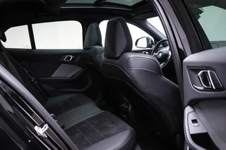BMW 1-serie 123 xDrive | INNOVATION PACK | PANORAMADAK | STUURVERWARMING | MASSAGE |  HEAD UP | 360 CAMERA | 19" / 17