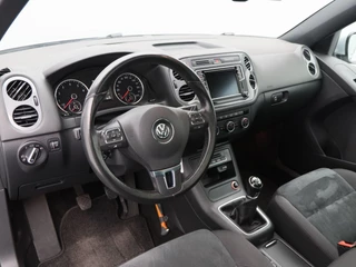 Volkswagen Tiguan 1.4 TSi R-Line Edition 125 Pk | Panoramadak | Trekhaak | Camera | Cruise Control | Climatronic | Navigatie | 18 Inch / 4