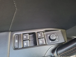 Cupra Leon 1.5 eTSI Business Intense AUT.* Navigatiesysteem * Elektrische stoelen met memory * Parkeercamera * / 24