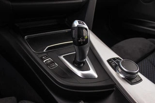 BMW 3-serie Touring 318i Corporate Lease Executive | M Sport pakket | Stoelverwarming | LED | Navigatie Professional | Bluetooth | Sportstoelen | M-sportstuur | PDC | Shadow Line / 29