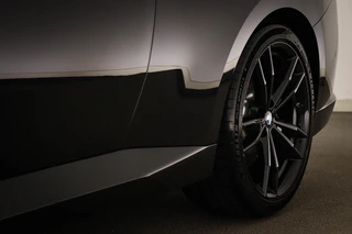 BMW 2-serie Coupé M240i xDrive High Executive | SCHUIFDAK | HARMAN KARDON | HEAD UP | DRAADLOZE LADER / 24