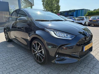 Toyota Yaris 1.5 Hybrid GR SPORT PANODAK STOEL/STUURVERW JBL-AUDIO HEAD-UP 18'' LM-VELGEN PARK-SENSOREN NAVI KEYLESS CAMERA APPLE/ANDROID NL-AUTO 1E-EIG / 7