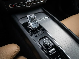 Volvo XC60 2.0 Recharge T8 AWD R-Design Panoramisch schuif/kantel dak, 360 Camera, Stoelverwarming, Harman/Kardon audio installatie, Navigatie / 17
