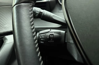 Peugeot 2008 1.2 PureTech Active Cruise Control l Airco l Apple Carplay/Android Auto l Parkeersensoren l Centrale Deurvergrendeling l Elektrische ramen l Elektrisch Verstelbare Spiegels / 21