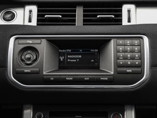 Land Rover Range Rover Evoque 2.2 TD4 4WD 150 PK Pure | Trekhaak | Leder/Alcantara |  Cruise control | Parkeersensoren | 17" / 23
