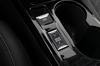 Peugeot 208 1.2 Hybrid 110 e-DCS6 Allure / 33