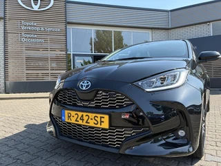 Toyota Yaris 1.5 Hybrid GR SPORT PANODAK STOEL/STUURVERW JBL-AUDIO HEAD-UP 18'' LM-VELGEN PARK-SENSOREN NAVI KEYLESS CAMERA APPLE/ANDROID NL-AUTO 1E-EIG / 8
