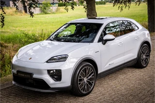 Porsche Macan 4 100 kWh  Pano Luchtvering Sport Chrono Matrix Passenger Display / 16