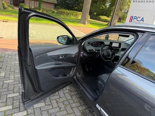 Peugeot 5008 1.2 PureTech Blue Lease Allure  7-Persoons / 17