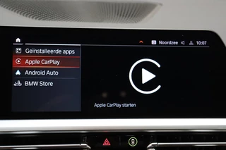 BMW 3 Serie Sedan 318i High Executive Luxury Line Automaat  / Live Cockpit Professional / Trekhaak / Stoelverwarming voor+achter / Achteruitrijcamera / Harman Kardon / Stuurverwarming / LED / Ambiance Verlichting / DAB / Sportstoelen / 27