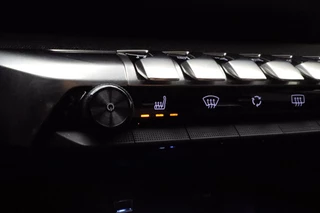 Peugeot 3008 1.2 PureTech Crossway 130 PK | Navigatie | Camera | Climate contro| Keyless | Lichtmetalen velgen | Extra getint glas | Cruise control / 27