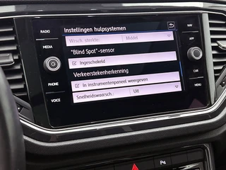 Volkswagen T-Roc 1.5 TSI Sport Automaat | Adaptive Cruise | CarPlay | Camera | Panoramadak | Parkeersensoren | Trekhaak | NAP / 24