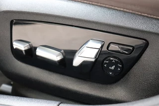 BMW 5 Series Touring 520i High Executive M Sport Pakket Automaat  / Live Cockpit Professional / Driving Assistant / Head-Up Display / Comfortstoelen / Achteruitrijcamera /  19 Inch / Exklusivleder 'Nappa' / DAB / Stoelverwarming / Hifi / Extra Getint Glas / Ambiance Verlichting / 24