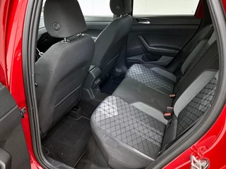 Volkswagen Taigo 1.0 TSI R-Line | Pano | Camera | Virtual Cockpit | CarPlay | Adaptive Cruise / 25