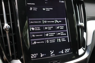 Volvo V60 2.0 T8 Twin Engine AWD Inscription (391PK) ORIG.NL/NW.PR73000/DEALERONDERH. / 53