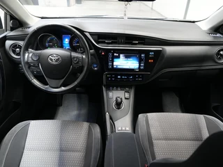 Toyota Auris 1.8 Hybrid Aspiration / 6