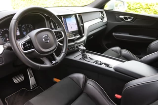 Volvo XC60 2.0 T4 R-Design  LED/Leder/Navi/Camera/CarPlay/Virtual Cockpit/Crc/19" / 11