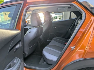 Peugeot 2008 1.2 PureTech Blue Lease Allure 130PK|Navi|Camera|Adaptive-Cruise|LED|Stoelverwarming / 24