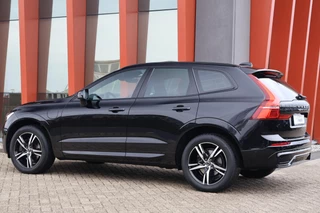 Volvo XC60 T6 Recharge AWD R-Design | Stoelverwarming | Parkeercamera | Panoramadak | Memorystoel | Keyless / 4