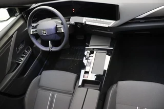 Opel Astra 1.2 Turbo 145pk Hybrid GS 145 PK Automaat | Navigatie | Panoramisch schuif/kanteldak | Stoel & Stuurverwarming | Climate control | Rondomzicht camera | Extra getint glas | 18" Lichtmetalen velgen / 8