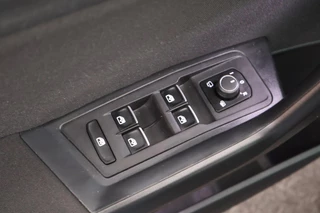 Volkswagen T-Roc 1.5 TSI 150pk DSG Sport Black Style Keyless Camera Virtual Cockpit Navigatie / 16