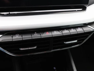 Skoda Octavia Combi 1.5 TSi 150 Pk First Edition | Stoelverwarming | Camera | Cruise Control | Navigatie | CarPlay | Matrix LED | 17 Inch | 60.639 Km !! / 26