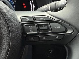 Toyota Aygo X HYBRID 115 PULSE APPLE/ANDROID KEYLESS PARK-SENSOR CAMERA CLIMA 17"LMV EL-SPIEGELS PRIVACY-GLASS / 12