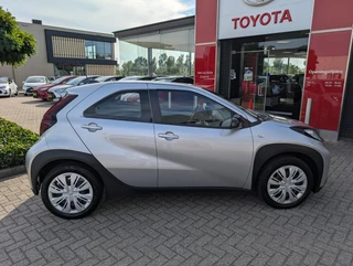 Toyota Aygo X Play NL-AUTO 100% DEALER OH METALLIC AIRCO ANDROID/APPLE CRUISE CONTROL / 8