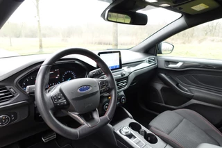 Ford Focus 1.0 EcoBoost Titanium X Business ST Line Winterpakket | LED | PDC | Camera | / 24