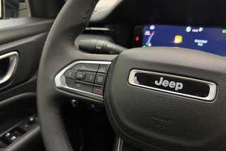 Jeep Compass 4xe 240pk Plug-in Hybrid Automaat S | Navigatie | Lederen bekleding | Achteruitrijcamera | Adapt. Cruise control | Electrische achterklep | Keyless | Zwart dak | 19" Lichtmetalen velgen / 20