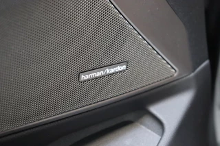 BMW 3 Serie Sedan 318i High Executive Luxury Line Automaat  / Live Cockpit Professional / Trekhaak / Stoelverwarming voor+achter / Achteruitrijcamera / Harman Kardon / Stuurverwarming / LED / Ambiance Verlichting / DAB / Sportstoelen / 28