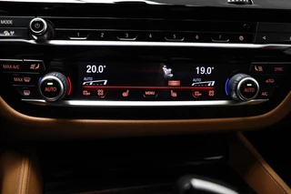 BMW 5-serie Touring 540i xDrive M-Sport | Facelift | PANORAMADAK | 360 CAMERA | TREKHAAK / 48