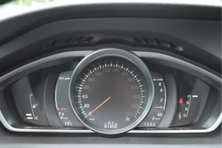 Volvo V40 1.5 T2 Polar  | NL-Auto | Historie | Standkachel | Stoelverwarming | Nav | Sfeerverl. | Full LED | Zeer netjes / 39