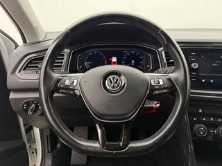 Volkswagen T-Roc 1.5 TSI Sport | Trekhaak | Adaptive Cruise | Stoelverwarming | Digital Dash | CarPlay / 12
