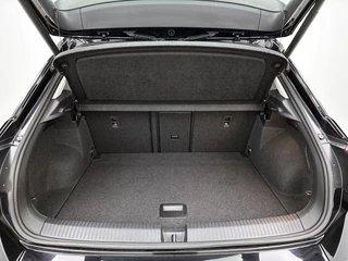 Volkswagen T-Roc 1.5 TSI Sport | Trekhaak | Camera | CarPlay | Stoel-/Stuuverwarming | Adaptive Cruise | / 28
