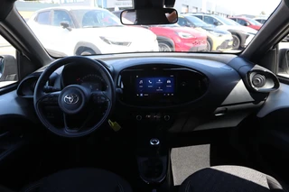 Toyota Aygo X PULSE NL-AUTO 1E EIGENAAR CLIMA NAVI APPLE/ANDROID LM-VELGEN ALL-SEASON PRIVACY-GLASS / 16