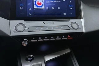 Peugeot 408 1.6 HYbrid 225 e-DSC7 Allure DEMO ZONDER KMS! l Wireless Apple Carplay & Android Auto l Digitale Cockpit l DAB l Bluetooth l PDC l LED verlichting l Lichtmetalen Velgen / 26