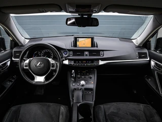Lexus CT 200h Hybrid | Camera | Navi | Alcantara | Climate control | Cruise control | DAB+ | Trekhaak | Bluetooth / 4