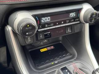 Toyota RAV4 2.5 Plug-in Hybrid AWD BI-TONE PLUS JBL-AUDIO NAVI HEAD-UP BLIND SPOT 360° CAMERA STOEL/STUURVERW EL-KLEP APPLE/ANDROID 1500KG TREKGEW KLASSE 3 ALARM 4S-BANDEN / 38