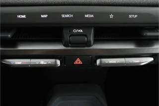 Kia EV3 Plus 81.4 kWh  - SOH 98,8% - Stoel/stuurwiel verwarming - Adaptieve Cruisecontrole - LED lampen - V2L - Fabrieksgarantie tot en met 03-2032 / 55