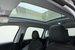 Peugeot 2008 1.2T Blue Lease Allure | 130PK | Trekhaak | Navigatie pakket | Climate control | Panorama dak | Climate Control | Camera achter | / 18